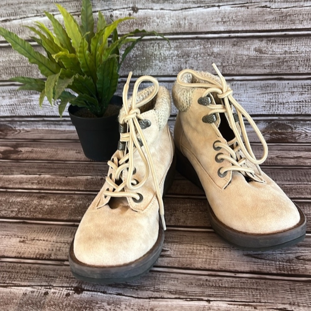 Blowfish Cream Lace Up Boots with Knit Collar